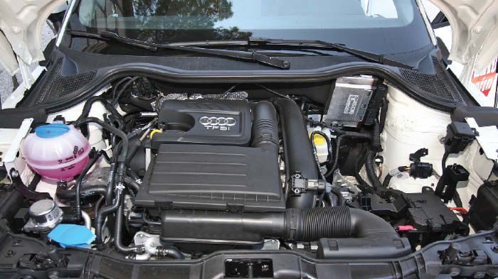Ο 1,4 TFSI κινητήρας έχει turbo, άμεσο ψεκασμό, προσφέρει κορυφαίες επιδόσεις και έχει πολύ ομαλή απόδοση της δύναμης.	